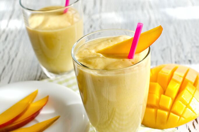 Smoothie cu iaurt de mango și portocale pentru pierderea în greutate