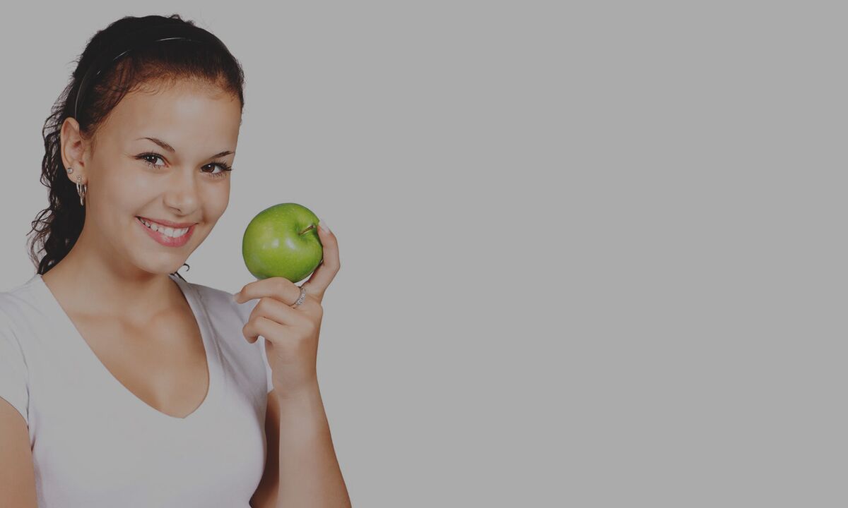 Este recomandat să mănânci un măr pentru a îneca senzația de foame în timpul unei diete cu hrișcă