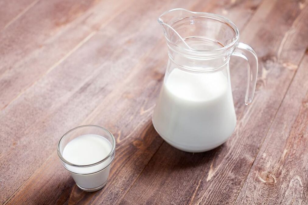 Meniul de dietă pentru ulcerul stomacal include lapte cu conținut scăzut de grăsimi